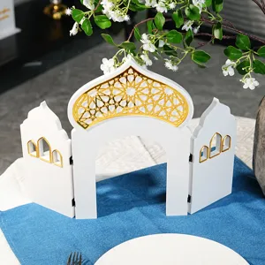 Décoration de table de fête blanche et dorée ornement de bureau architectural islamique.