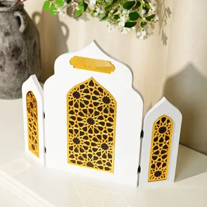 Détail en gros plan de l'écran d'ornement de bureau architectural style oriental blanc or.