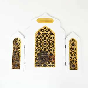 Ornement de bureau architectural de style moyen-oriental avec motifs géométriques dorés.