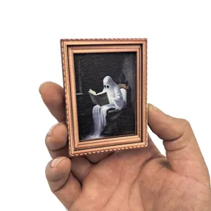 Aimant de réfrigérateur cadre photo vintage Halloween, déco magnétique en bois avec fantôme.