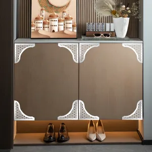 Adesivi angolari decorativi in acrilico stile mediorientale con motivo geometrico.