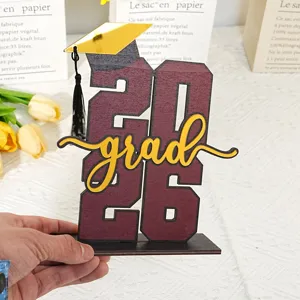 2026 Centrotavola in Legno per Laurea Decorazione con Cappello Oro e Scritta Grad