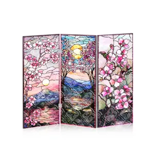 Vue détaillée du mini paravent acrylique pliable avec motifs floraux vitrail colorés.