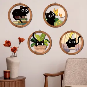 Set di decorazioni da parete in legno boho con gatti neri carini per interni accoglienti.