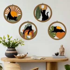 Bohio Stil Holzwandkunst Szenenanzeige, kreisförmige schwarze Katzen Hängedekor Detailansicht.