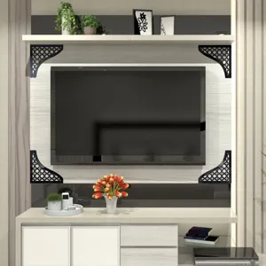 Vista dettagliata di adesivi angolari in acrilico nero con motivi geometrici mediorientali.