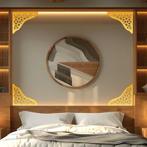 Adesivo murale angolare in acrilico in stile mediorientale, applicazione geometrica islamica.