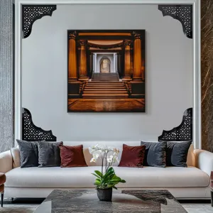 Vista dettagliata di adesivi murali d'angolo in acrilico nero con motivi decorativi cavi.