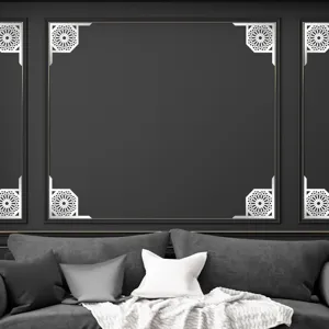 Vista dettagliata di adesivo per angoli decorativi in acrilico in stile mediorientale.