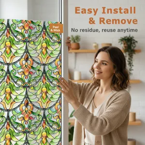 Gedetailleerd uitzicht op 3D-gegoten glas-in-lood raamfolie met bloemenpatroon voor thuis.