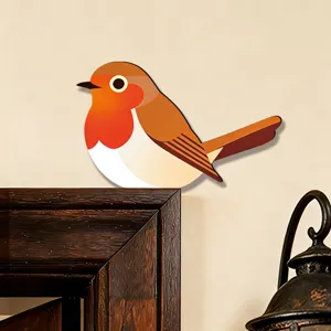 Dettaglio in primo piano dell'adesivo angolare per porta in legno pettirosso, decorazione murale.