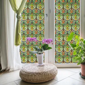 Decoratieve 3D in reliëf gemaakte glasraamfolie met bloemig statisch klevend privacy-ontwerp.