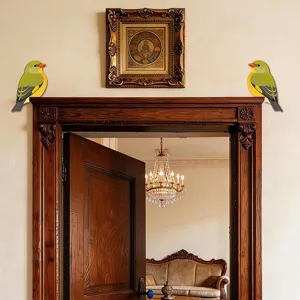 Adesivo angolare per porta in legno con uccello decorazione murale dettagli interni.