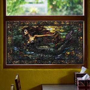 Nahaufnahme des Buntglas-Meerjungfrau-Fensteraufklebers, dekorative Folie für Heimdekor.
