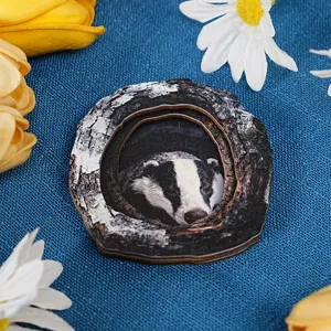 Wooden tree hole badger magnetic sticker home decor fridge magnet craft delicate detail view.