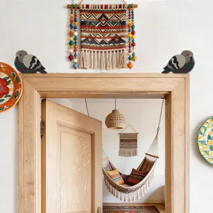Adesivo angolare per porta con uccelli in legno, simpatico decoro murale per la casa.