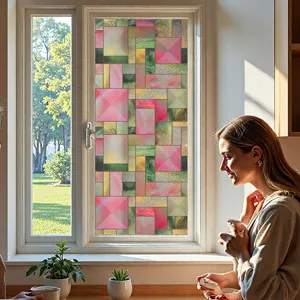 Decoratieve 3D glas-in-lood raamfolie met geometrisch patroon voor privacy en huisdecoratie.