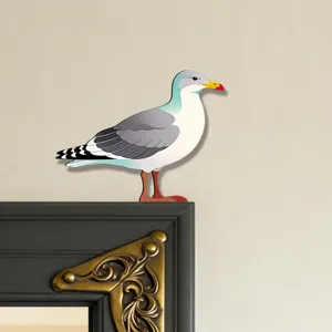 Adesivo da parete per angolo porta in legno con gabbiano vista dettaglio decorativo interni.