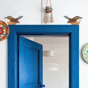 Adesivo angolare per porta con uccello in legno, bellissima decorazione murale estetica.