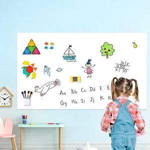 Adesivo murale lavagna bianca cancellabile a secco con giocattoli educativi magnetici per bambini.
