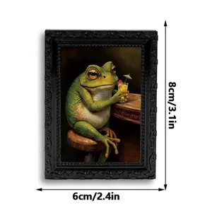 Nahaufnahme des 3D Retro Frosch Bilderrahmen Kühlschrankmagneten mit klaren Details und Maßen.
