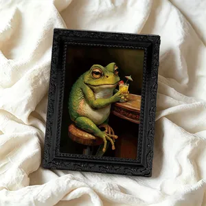 Nahaufnahme Detailansicht des Vintage schwarzen Fotorahmen Kühlschrankmagneten mit witzigem Frosch.