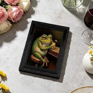 Detailaufnahme des lustigen Frosch Vintage Bilderrahmen 3D magnetischen Kühlschrankaufklebers.