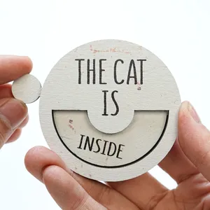 Wooden cat status indicator magnetic rotating pet reminder sign for home decoration
