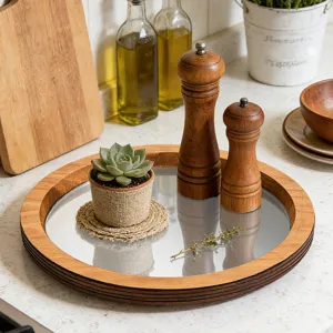 Plateau décoratif rond en bois avec miroir pour table et accessoires de fête élégants.