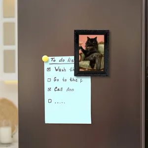 Nahaufnahme eines vintage schwarze katze kühlschrankmagneten auf oberfläche, tolle deko.