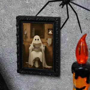 Halloween spook fotolijst koelkastmagneet detailopname, griezelige feestdagendecoratie.