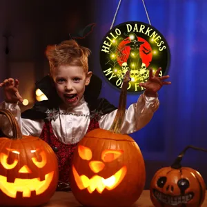 Vista dettagliata del cartello luminoso di Halloween, ideale per decorare pareti e creare atmosfera.