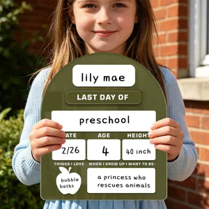 Details van het acryl terug naar school bord, gepersonaliseerd eerste schooldag display.