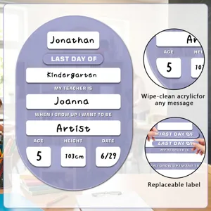 Terug naar school acryl bord met vervangbare etiketten en afveegbaar oppervlak voor kinderen.