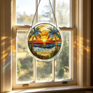 Détail d'attrape-soleil en acrylique avec design de coucher de soleil sur la plage suspendu.