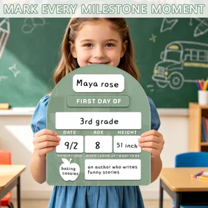 Gedetailleerd uitzicht op het acryl terug naar school mijlpaalbord, ideaal voor herinneringen.