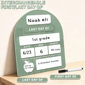 Acryl terug naar school bord met verwisselbare kaarten, perfecte fotorekwisiet voor kinderen.