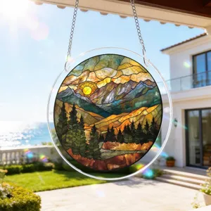 Attrape-soleil suspendu en verre acrylique colore avec paysage foret et coucher de soleil.