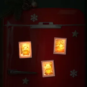 Kerst verlichte panda fotolijst koelkastmagneet, gloeiende houten decoratie detailweergave.