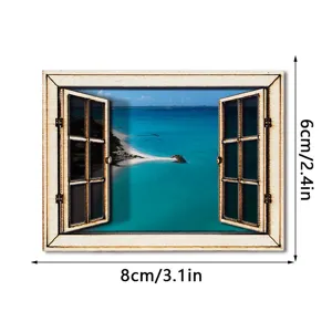 Gedetailleerd uitzicht van houten magnetische koelkaststicker met strandvensterontwerp.