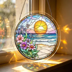 Attrape-soleil en acrylique style vitrail coloré représentant un beau coucher de soleil à la plage.