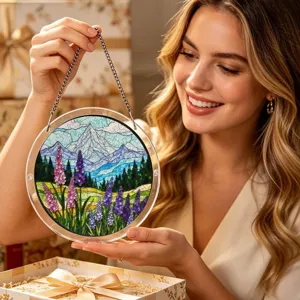 Magnifique attrape-soleil en acrylique avec motif de paysage montagneux et fleurs colorées.