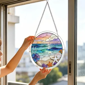 Attrape-soleil suspendu en acrylique avec motif de plage océan et paysage coloré verrier.