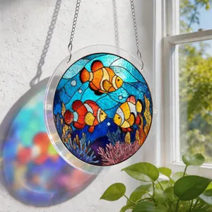 Pendentif attrape-soleil puzzle acrylique, vue détail déco suspendu poisson-clown.