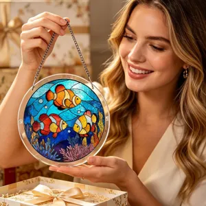 Ornement suspendu puzzle en acrylique attrape-soleil avec motif poisson-clown pour deco maison.