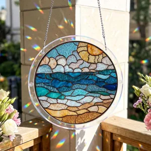 Pendentif attrape-soleil en acrylique avec magnifique design de plage et océan pour déco.
