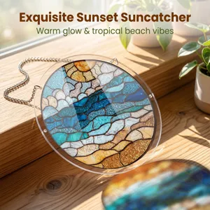 Gros plan détaillé d'un capteur de soleil en acrylique rond avec un motif de plage coucher de soleil.