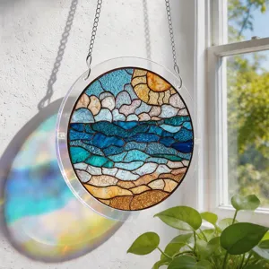 Ornement suspendu attrape-soleil en acrylique avec design ocean et soleil style vitrail.