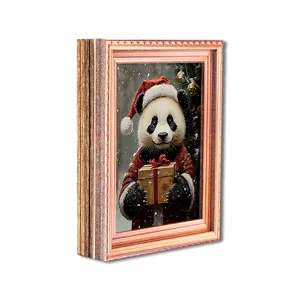 Gedetailleerd overzicht van kerst panda houten koelkastmagneet met feestelijk cadeau.