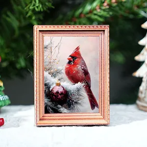 Gedetailleerd shot van kerst lichtgevende fotolijst koelkastmagneet met kardinaal.